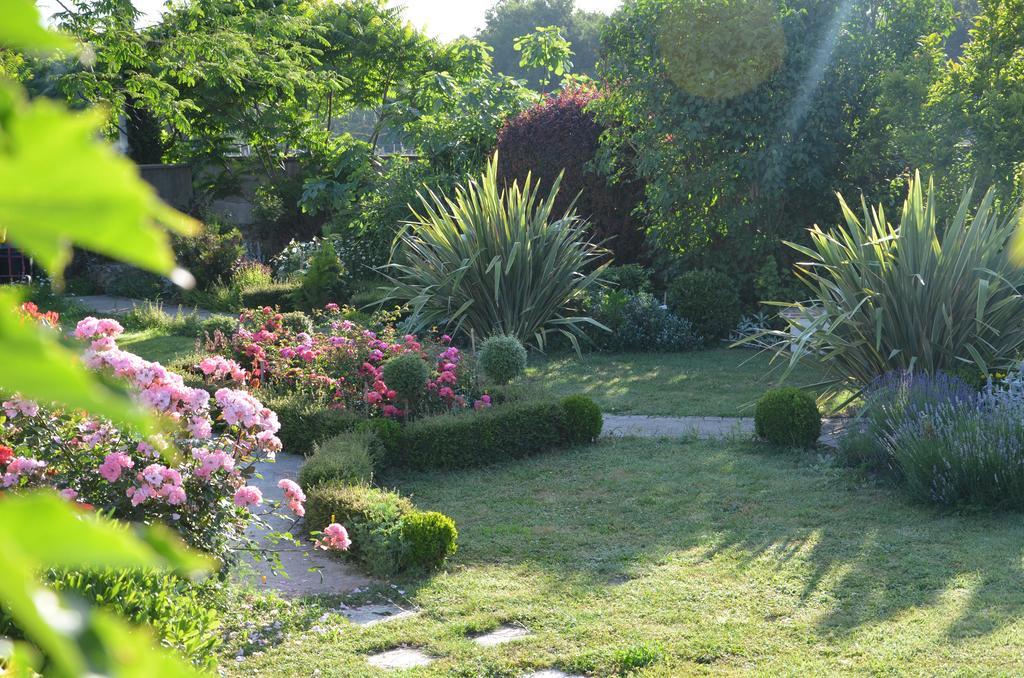 Jardin De Marceau Bed & Breakfast Blasimon Eksteriør bilde